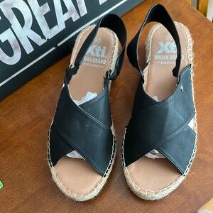 Black Espadrilles with Crisscross Straps and Slingback